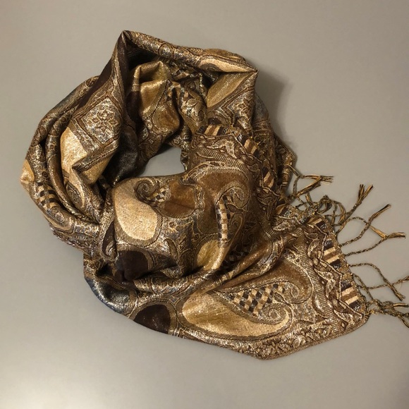 Scarf - Picture 1 of 4